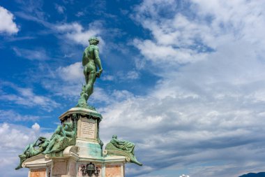 Michelangelo David 'in Floransa' daki Michelangelo Meydanı 'ndaki heykeli.