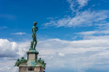 Michelangelo David 'in Floransa' daki Michelangelo Meydanı 'ndaki heykeli.