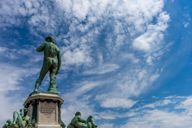 Michelangelo David 'in Floransa' daki Michelangelo Meydanı 'ndaki heykeli.