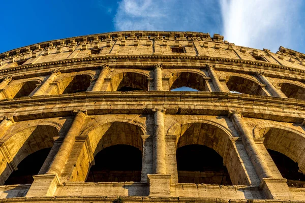 大罗马竞技场 Coliseum Colosseo 的金色日落 也被称为弗拉维安圆形剧场 世界著名的地标 风景秀丽的城市景观 — 图库照片