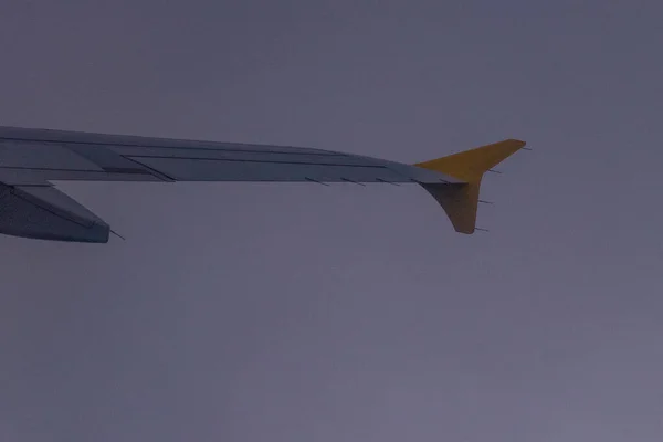 Países Baixos Avião Voando Dia Nublado — Fotografia de Stock