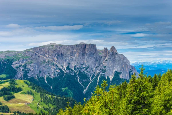 Italia Alpe Siusi Seiser Alm Con Sassolungo Langkofel Dolomite Una — Foto de Stock