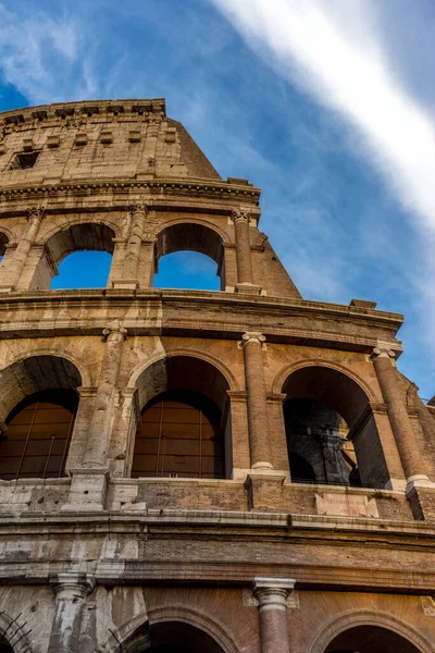 大罗马竞技场 Coliseum Colosseo 的金色日落 也被称为弗拉维安圆形剧场 世界著名的地标 风景秀丽的城市景观 — 图库照片