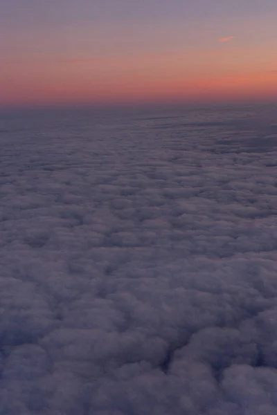 Puesta Sol Dorada Sobre Las Nubes —  Fotos de Stock