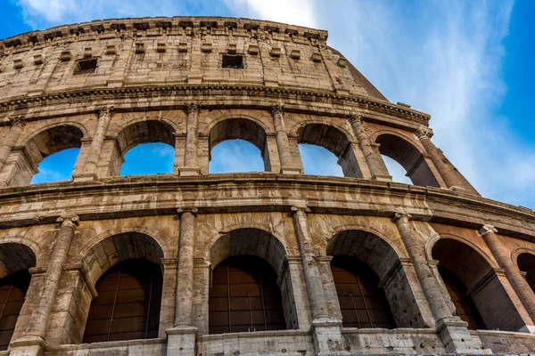 大罗马竞技场 Coliseum Colosseo 的金色日落 也被称为弗拉维安圆形剧场 世界著名的地标 风景秀丽的城市景观 — 图库照片