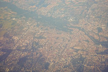 Venedik 'ten Schiphol, Avrupa' ya açılan bir uçak penceresinden görülen kara parçası.