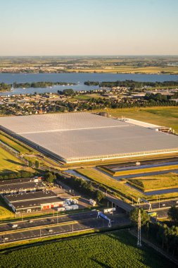 Venedik 'ten Schiphol, Avrupa' ya açılan bir uçak penceresinden görülen kara parçası.