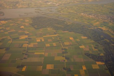 Venedik 'ten Schiphol, Avrupa' ya açılan bir uçak penceresinden görülen kara parçası.