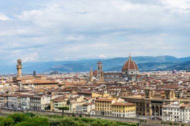 Palazzo Vecchio ve Duomo ile Floransa 'nın panaromik manzarası Piazzale Michelangelo' dan (Michelangelo Meydanı)