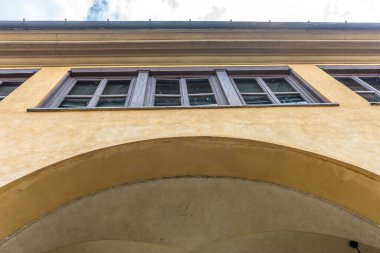 İtalya, Floransa 'daki Arno Nehri üzerindeki Ponte Vecchio.