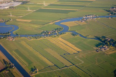 Venedik 'ten Schiphol, Avrupa' ya açılan bir uçak penceresinden görülen kara parçası.