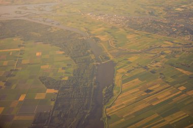 Venedik 'ten Schiphol, Avrupa' ya açılan bir uçak penceresinden görülen kara parçası.