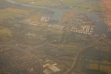 Venedik 'ten Schiphol, Avrupa' ya açılan bir uçak penceresinden görülen kara parçası.