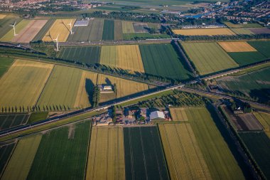 Venedik 'ten Schiphol, Avrupa' ya açılan bir uçak penceresinden görülen kara parçası.