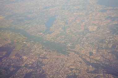 Venedik 'ten Schiphol, Avrupa' ya açılan bir uçak penceresinden görülen kara parçası.