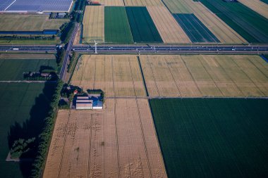 Venedik 'ten Schiphol, Avrupa' ya açılan bir uçak penceresinden görülen kara parçası.