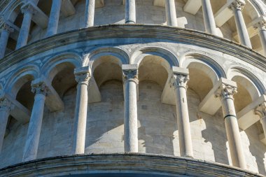 Piazza del Miracoli Duomo Meydanı, Toskana, İtalya 'daki Camposanto mezarlığı.