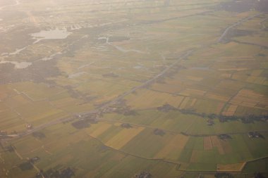 Venedik 'ten Schiphol, Avrupa' ya açılan bir uçak penceresinden görülen kara parçası.