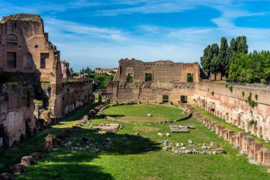 Roma 'daki Palatine Hill' deki Roma Forumu 'ndaki Domitian Hipodromu' nun antik kalıntıları. Ünlü dünya simgesi