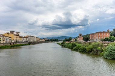 İtalya, Arno nehri üzerindeki Floransa şehir manzarası ve şehir manzarası