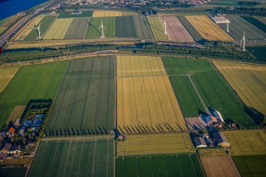 Venedik 'ten Schiphol, Avrupa' ya açılan bir uçak penceresinden görülen kara parçası.