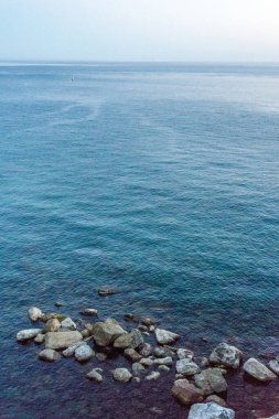 İtalyan banliyöleri treni Pisa Riomaggiore, Avrupa, Deniz manzaralı tekrar gökyüzü