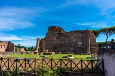 Roma 'daki Palatine Hill' deki Roma Forumundaki antik kalıntılar.
