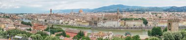 Floransa 'nın panaromik manzarası Palazzo Vecchio, Ponte Vecchio ve Duomo ile Piazzale Michelangelo Meydanı' ndan (Michelangelo Meydanı)