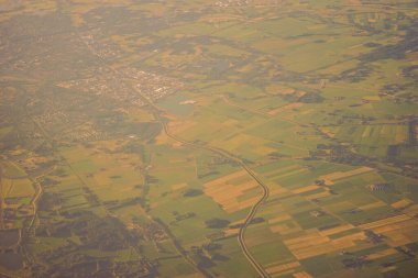 Venedik 'ten Schiphol, Avrupa' ya açılan bir uçak penceresinden görülen kara parçası.
