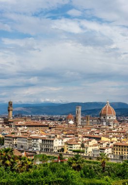 Palazzo Vecchio ve Duomo ile Floransa 'nın panaromik manzarası Piazzale Michelangelo' dan (Michelangelo Meydanı)