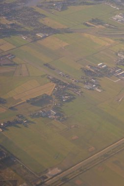 Venedik 'ten Schiphol, Avrupa' ya açılan bir uçak penceresinden görülen kara parçası.