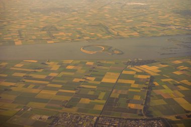 Venedik 'ten Schiphol, Avrupa' ya açılan bir uçak penceresinden görülen kara parçası.
