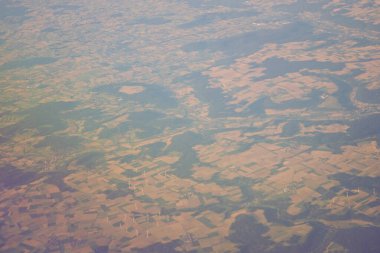 Venedik 'ten Schiphol, Avrupa' ya açılan bir uçak penceresinden görülen kara parçası.