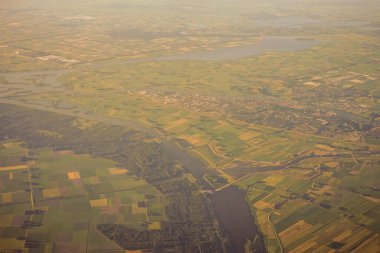 Venedik 'ten Schiphol, Avrupa' ya açılan bir uçak penceresinden görülen kara parçası.