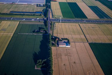 Venedik 'ten Schiphol, Avrupa' ya açılan bir uçak penceresinden görülen kara parçası.