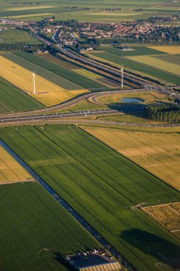 Venedik 'ten Schiphol, Avrupa' ya açılan bir uçak penceresinden görülen kara parçası.