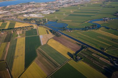 Venedik 'ten Schiphol, Avrupa' ya açılan bir uçak penceresinden görülen kara parçası.