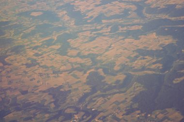 Venedik 'ten Schiphol, Avrupa' ya açılan bir uçak penceresinden görülen kara parçası.