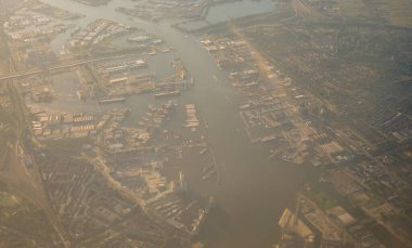 Venedik 'ten Schiphol, Avrupa' ya açılan bir uçak penceresinden görülen kara parçası.
