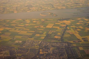Venedik 'ten Schiphol, Avrupa' ya açılan bir uçak penceresinden görülen kara parçası.