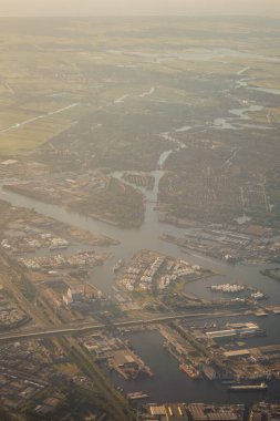 Venedik 'ten Schiphol, Avrupa' ya açılan bir uçak penceresinden görülen kara parçası.