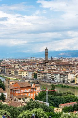 Floransa 'nın panaromik manzarası Palazzo Vecchio ile Piazzale Michelangelo' dan (Michelangelo Meydanı)