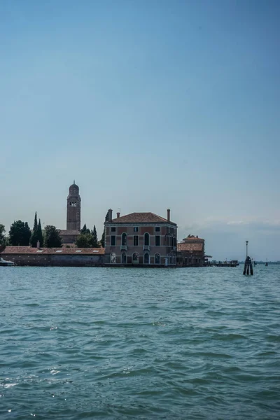 Europa Italia Venecia Gran Cuerpo Agua Con Una Ciudad Fondo — Foto de Stock