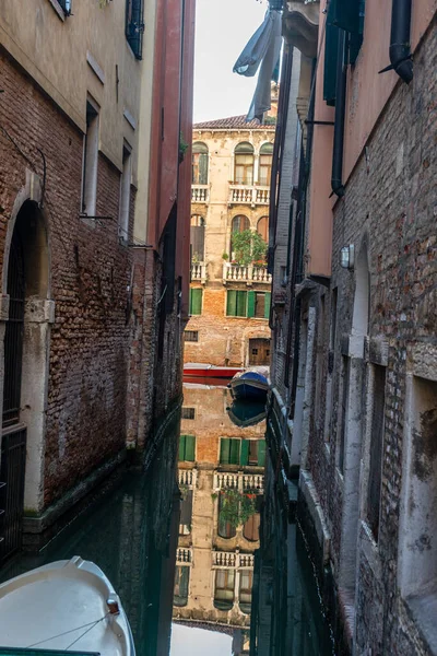 Europa Italia Venecia Italia Vista Del Canal Medio Edificios Ciudad — Foto de Stock