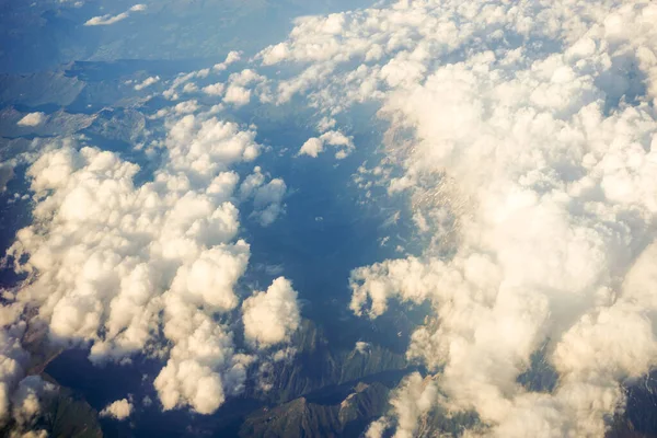 Nubes Sobre Montañas Austríacas Cubiertas Nieve Vistas Desde Una Ventana —  Fotos de Stock