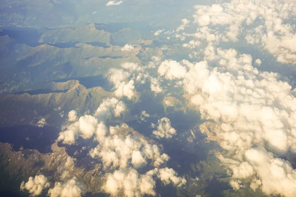 Nubes Sobre Montañas Austríacas Cubiertas Nieve Vistas Desde Una Ventana —  Fotos de Stock