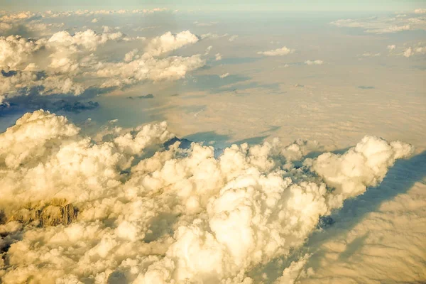 Nubes Sobre Montañas Austríacas Cubiertas Nieve Vistas Desde Una Ventana — Foto de Stock