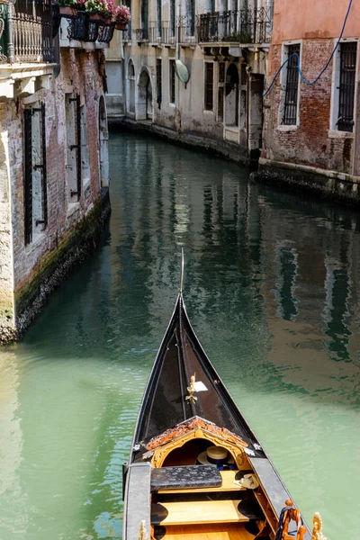Italie Venise San Moise Gondole Parcourant Les Canaux Étroits — Photo
