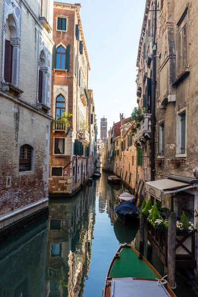 Europa Italia Venecia Italia Canal Medio Edificios Ciudad Contra Cielo — Foto de Stock