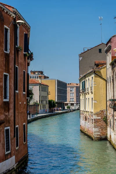 Europa Italia Venecia Río Angosto Una Ciudad — Foto de Stock